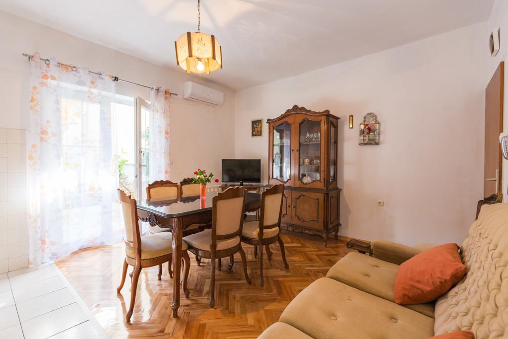 Feel Apartment